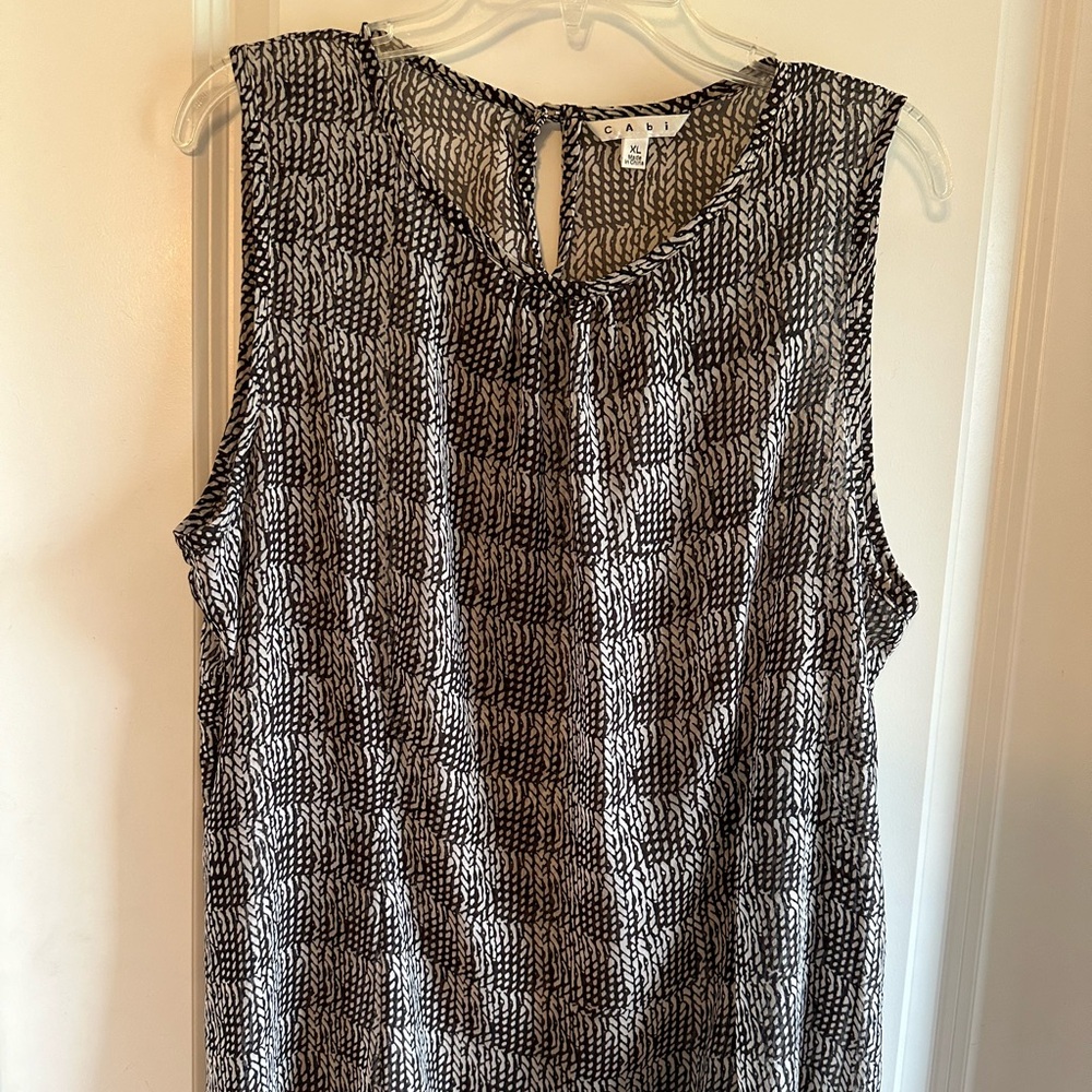 Sleeveless tunic top